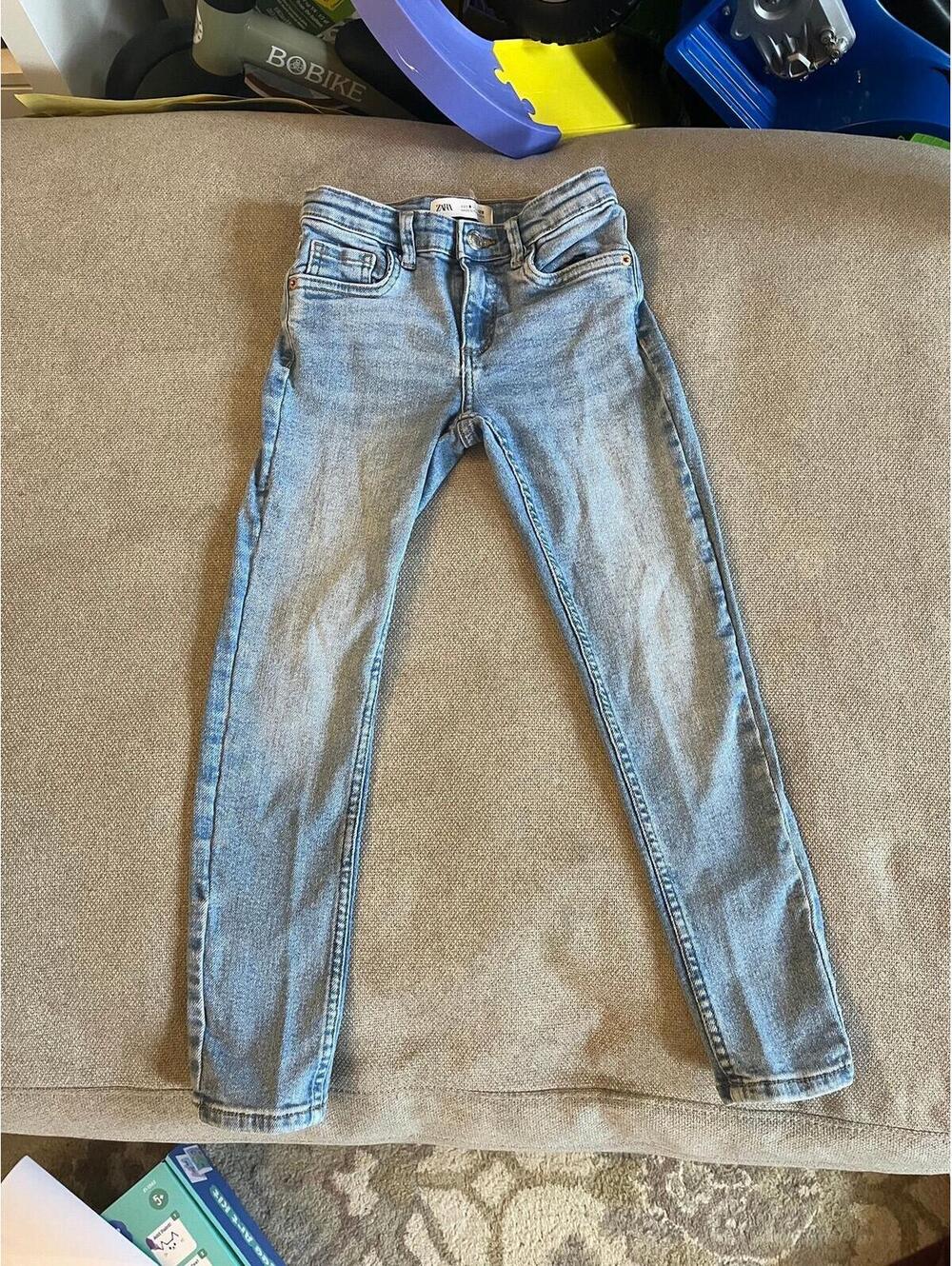 Zara Girls Size 8 Light Wash Denim Jeans Classic Skinny Straight Leg Everyday
